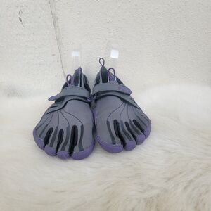 Fila Skeletoes Womans Sz 5/youth Sz4 Gry/purple Water Shoes Barefoot